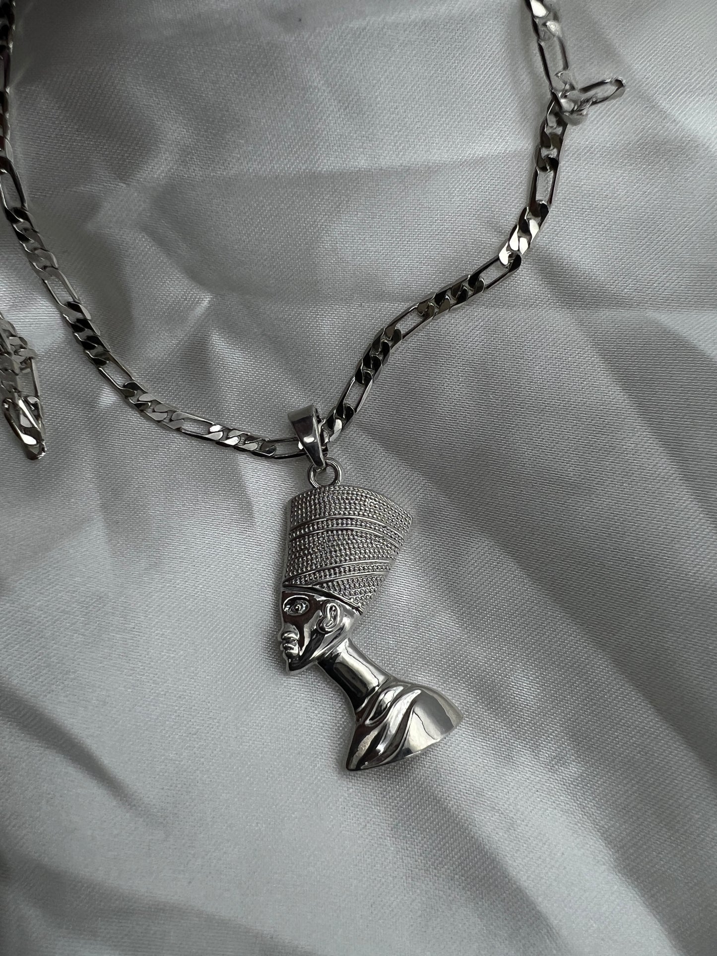 NEFERTITI.